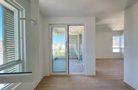 Prava prilika, novogradnja trosoban stan u Splitu, ravne njive!!!, Split, Appartement