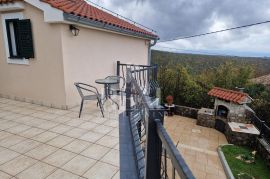 DOBRINJ-PREKRASNA KUĆA S LIJEPIM POGLEDOM, P+1, 138 m2, Dobrinj, Famiglia