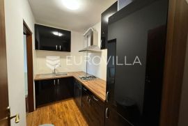 Đakovo, strogi Centar, jednosoban stan 40 m2 s liftom, Đakovo, Appartement