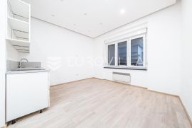 Zagreb, Branimirova, novoadaptirana garsonijera NKP 24 m2, Zagreb, Stan