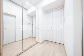 Zagreb, Branimirova, novoadaptirana garsonijera NKP 24 m2, Zagreb, Stan