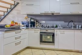 Istra, Novigrad, stan 90 m2 sa mansardom i dvije spavaće sobe, Novigrad, Flat