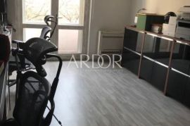 Centar Rijeke, stan od 75 m² sa 2 spavaće sobe, Rijeka, Appartamento