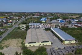 Đakovo, prostrani poslovni kompleks na 18500 m2, Đakovo, العقارات التجارية