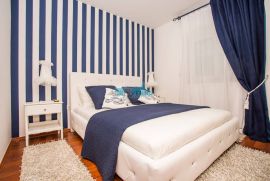 Crikvenica - kuća s 5 apartmana, garažom, 9 parkirnih mjesta udaljena 250 m od mora, Crikvenica, Casa