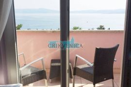 Crikvenica - kuća s 5 apartmana, garažom, 9 parkirnih mjesta udaljena 250 m od mora, Crikvenica, Casa