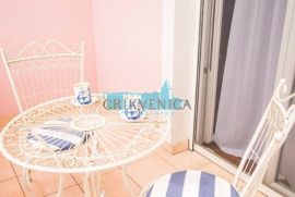 Crikvenica - kuća s 5 apartmana, garažom, 9 parkirnih mjesta udaljena 250 m od mora, Crikvenica, Casa