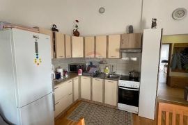 Krk-grad,2S+DB,61 m2,okućnica 60 m2,pogled na more, Krk, Stan