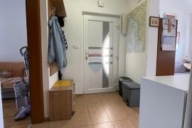 Krk-grad,2S+DB,61 m2,okućnica 60 m2,pogled na more, Krk, Stan