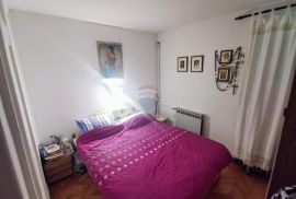 Kostrena, etaža kuće s 2 garaže i okućnicom, Kostrena, Appartement