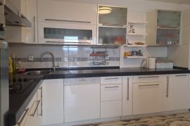 Crikvenica- 3S+DB - 169m2 - 3 parkirna mjesta, Crikvenica, Apartamento