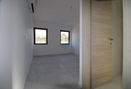 ISTRA, TINJAN Kvalitetna kuća za odmor 160 m2 s bazenom, Tinjan, Maison