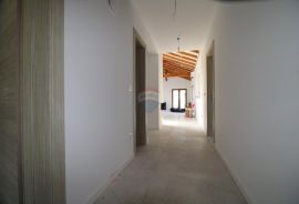 ISTRA, TINJAN Kvalitetna kuća za odmor 160 m2 s bazenom, Tinjan, Maison