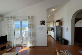 OTOK KRK-PINEZIĆI apartman sa pogledom na more i garažom, Krk, Appartamento