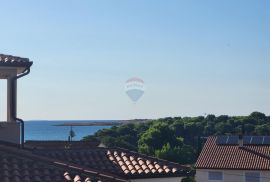 Istra, Premantura, samostojeća kuća s pogledom na more blizu plaže, Medulin, Haus