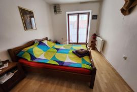 Dramalj,Crikvenica - kuća 250 m od mora, 3 stana, parking, Crikvenica, House