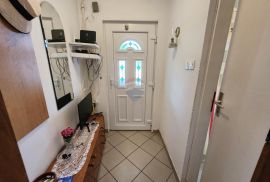 Dramalj,Crikvenica - kuća 250 m od mora, 3 stana, parking, Crikvenica, House