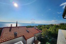 Dramalj, Crikvenica - stan 2s+db sa terasom s pogledom i parking, Crikvenica, Flat