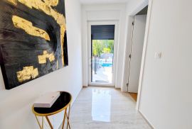 OTOK KRK-MALINSKA apartman sa bazenom -200 metara do plaže, Malinska-Dubašnica, Διαμέρισμα