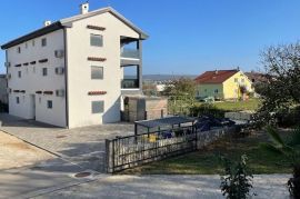 Otok Krk, Porat, 2S+DB, 82 m2,okućnica 348 m2, Malinska-Dubašnica, Wohnung