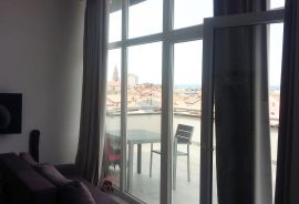 Umag, centar - jedinstveni penthouse studio, izvanredan pogled, Umag, Appartement