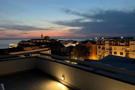 Umag, centar - jedinstveni penthouse studio, izvanredan pogled, Umag, Appartement