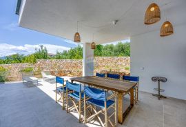 OTOK KRK-GRAD KRK,bliža okolica mode3rna villa na prodaju, Krk, Дом