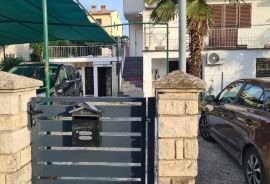 Istra, Poreč dva stana u prizemlju vrhunska lokacija, Poreč, Apartamento