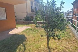 Selce- prizemlje 46.25m2 sa okućnicom i parkingom, Crikvenica, Flat