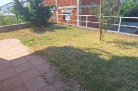 Selce- prizemlje 46.25m2 sa okućnicom i parkingom, Crikvenica, Flat