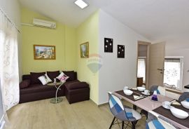 Istra, Poreč, apartmanska kuća s 5 stambenih jedinica i bazenom, Poreč, House