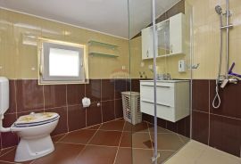 Istra, Poreč, apartmanska kuća s 5 stambenih jedinica i bazenom, Poreč, House