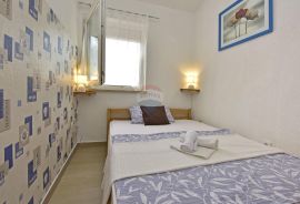 Istra, Poreč, apartmanska kuća s 5 stambenih jedinica i bazenom, Poreč, House