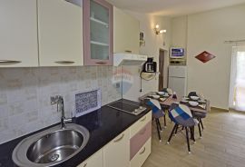 Istra, Poreč, apartmanska kuća s 5 stambenih jedinica i bazenom, Poreč, House