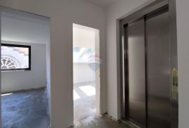 OPATIJA,CENTAR- penthouse, otvoreni pogled na more, garaža, lift, Opatija, Διαμέρισμα