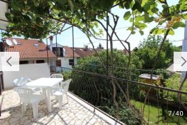 Rovinj,kuća na Valbruni-u naravi 3 stana,savršena lokacija-182m2, Rovinj, Haus