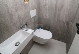 POREČ, centar- stan s garažom u novogradnji, Poreč, Appartement