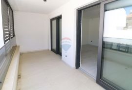 POREČ, centar- stan s garažom u novogradnji, Poreč, Appartement