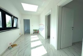 Rovinj,7km,luksuzna moderna dvojnica sa grijanim bazenom i 650m2 okućnice, Rovinj, Casa