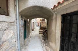 Cres,Grad Cres, autohtona kuća 65 m2, 150 m od gradske rive, Cres, Σπίτι