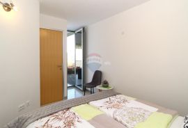 Istra, Novigrad, stan s pogledom na more i garažom, 1. kat, Novigrad, Flat