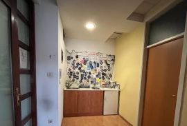 Poreč centar, poslovni prostor 92 m2, Poreč, Gewerbeimmobilie