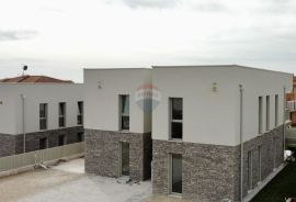 Novigrad okolica, dvoetažni stan 200 m od mora, Novigrad, Apartamento