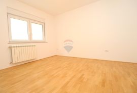 Zagreb, stan s prelijepim vrtom i dva parkirna mjesta, 112m2, Zagreb, Apartamento