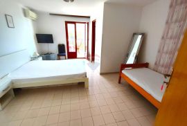 Rovinj,veliki stan,67m2-,200 m od uređene plaže+parking mjesto, Rovinj, Appartment