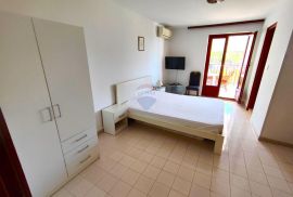 Rovinj,veliki stan,67m2-,200 m od uređene plaže+parking mjesto, Rovinj, Appartment