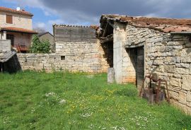 Dvije autohtone istarske kuće s okućnicom, Sveti Lovreč, Haus