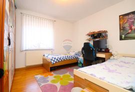 Zagreb, Dankovec, prostrani stan s dva parkirna mjesta, 83m2, Zagreb, Apartamento