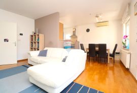 Zagreb, Dankovec, prostrani stan s dva parkirna mjesta, 83m2, Zagreb, Apartamento