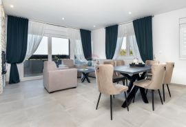 Rovinj,savršen stan u novogradnji s ukupno 3 stana,85m2+parking, Rovinj, Wohnung